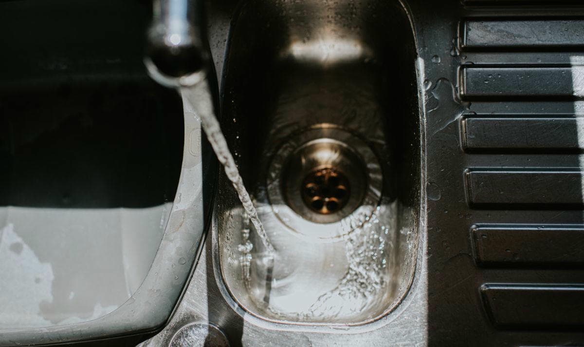 Lavabo gideri servis işlemi